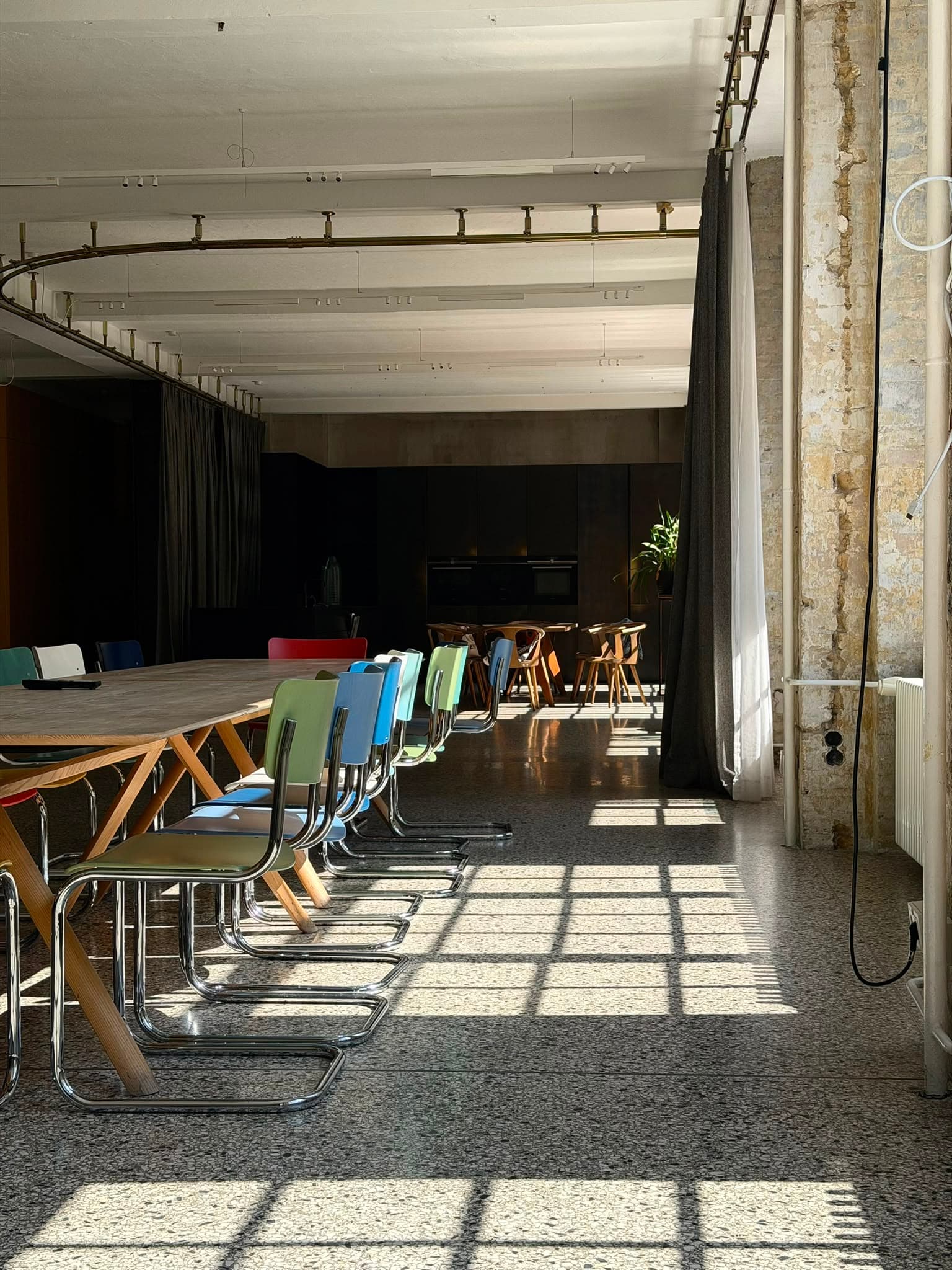G02, long table setting